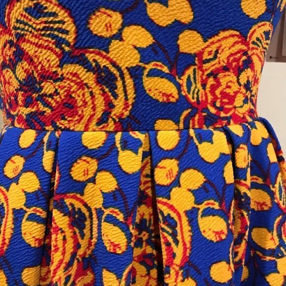 Gorgeous LuLaRoe floral print Amelia dress - Picture 4 of 11